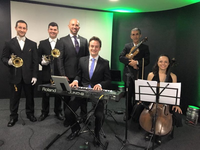 Equipe pronta para a trilha sonora do casamento