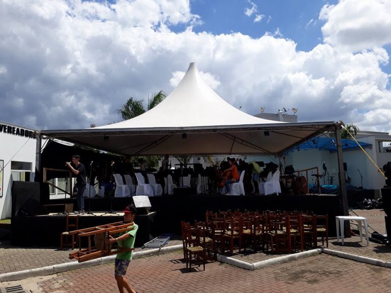 Palcos com cobertura em tendas