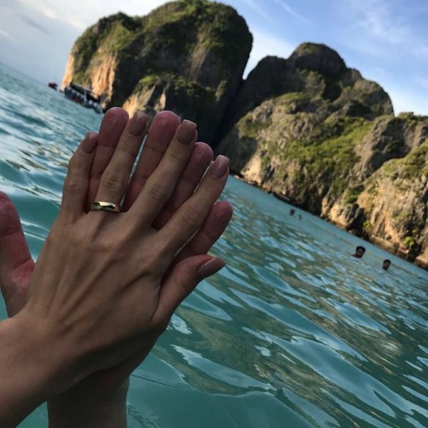 Nossas unhas em gel até na Tailândia