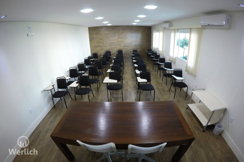 Sala para até 35 pessoas (Rouxinol): R$ 350,00.